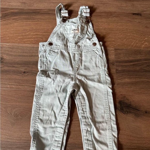 Oshkosh overalls 18m - Picture 2 of 3